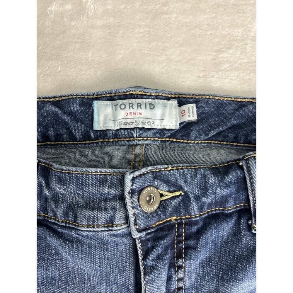 Torrid Womens Boyfriend Med Wash Denim Distressed Jeans Sz 10 Blue - Picture 2 of 12